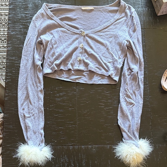 Stylish Gray Crop Top with Faux Fur Cuffs - Picture 1 of 1